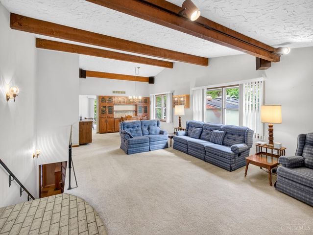 5 Jewel Lane, Greenhills, OH 45218
