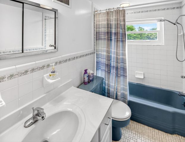 5 Jewel Lane, Greenhills, OH 45218