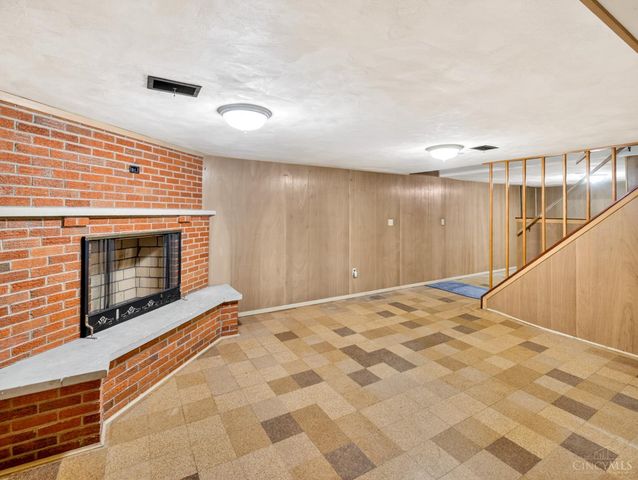 5 Jewel Lane, Greenhills, OH 45218