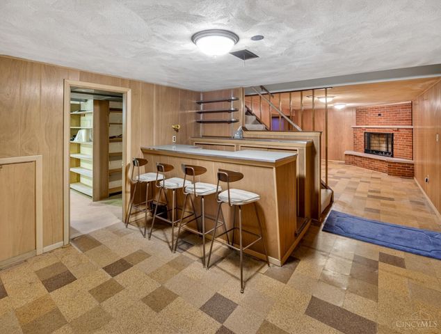 5 Jewel Lane, Greenhills, OH 45218