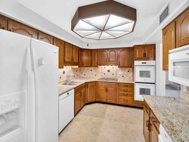 5 Jewel Lane, Greenhills, OH 45218