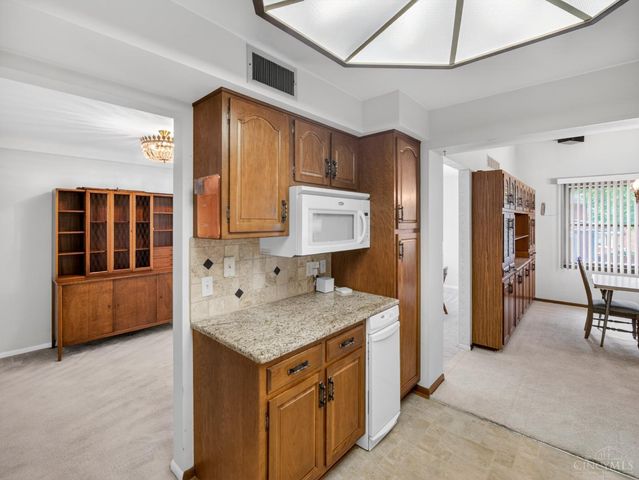 5 Jewel Lane, Greenhills, OH 45218
