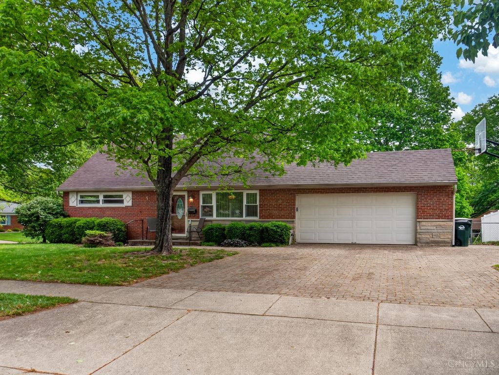 5 Jewel Lane, Greenhills, OH 45218