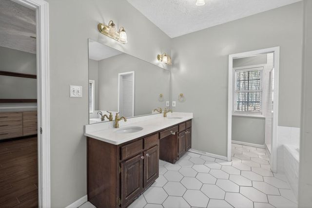 346 Carnation Drive, Social Circle, GA 30025