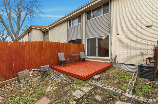 832 Wendevy Court, Ballwin, MO 63011