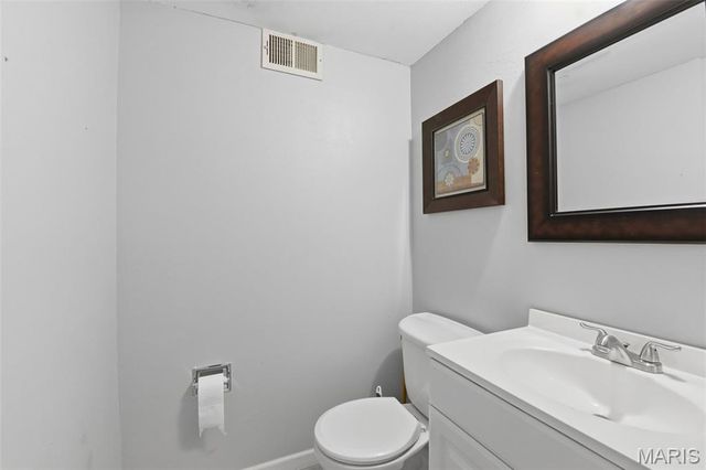 832 Wendevy Court, Ballwin, MO 63011