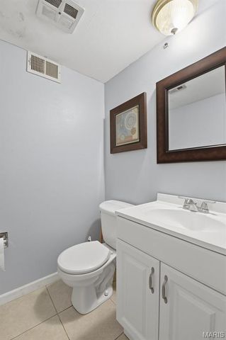 832 Wendevy Court, Ballwin, MO 63011