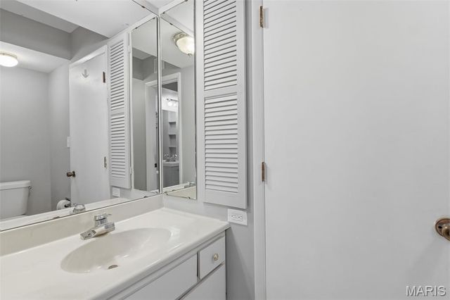 832 Wendevy Court, Ballwin, MO 63011