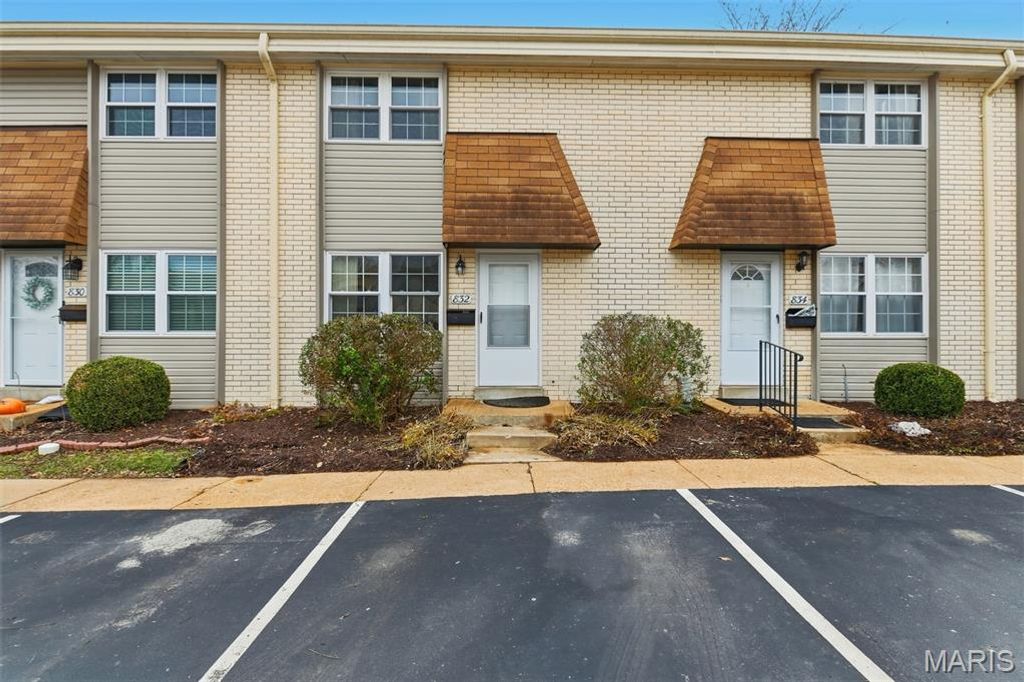 832 Wendevy Court, Ballwin, MO 63011