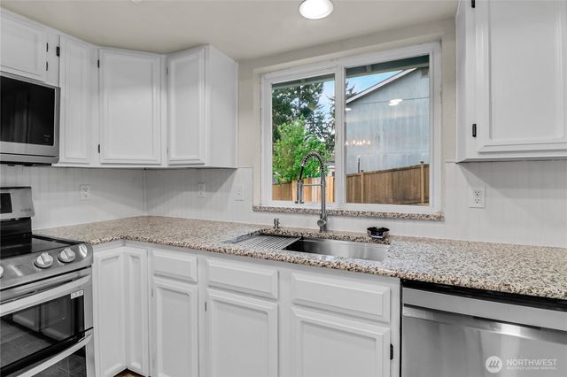 9446 Summerfield Loop SE, Olympia, WA 98513