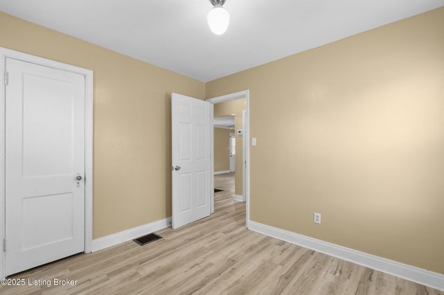 213 Rochester Dr, Louisville, KY 40214