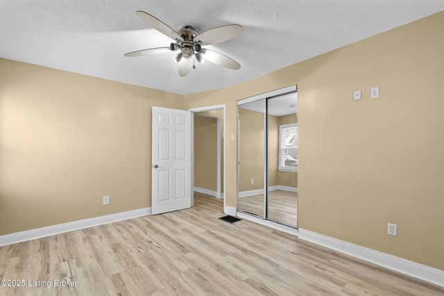 213 Rochester Dr, Louisville, KY 40214