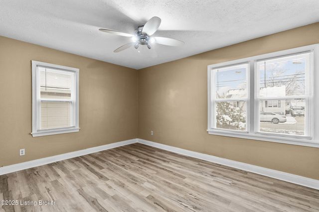 213 Rochester Dr, Louisville, KY 40214