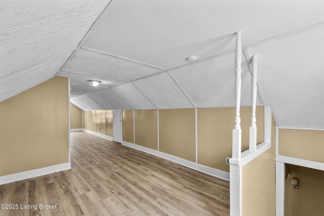 213 Rochester Dr, Louisville, KY 40214