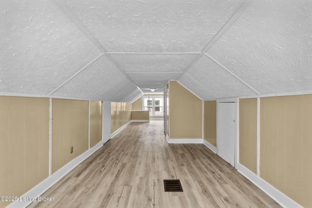 213 Rochester Dr, Louisville, KY 40214