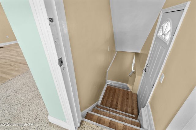 213 Rochester Dr, Louisville, KY 40214