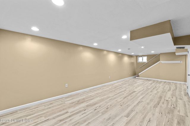 213 Rochester Dr, Louisville, KY 40214