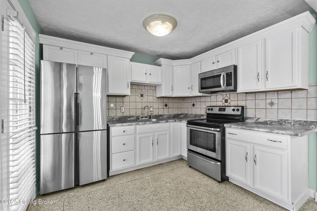 213 Rochester Dr, Louisville, KY 40214