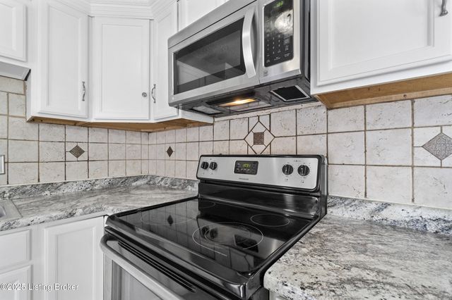 213 Rochester Dr, Louisville, KY 40214