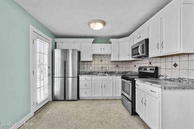 213 Rochester Dr, Louisville, KY 40214