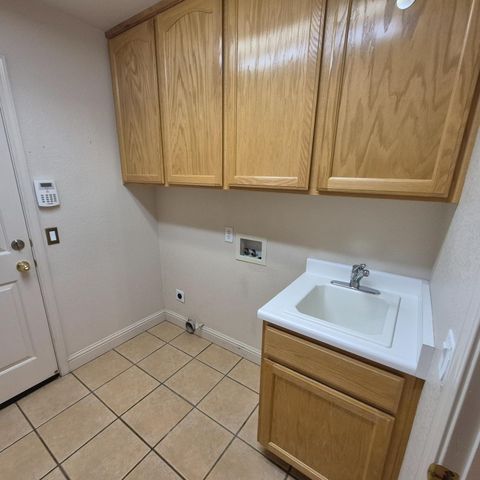 2604 Javan Ln, Carmichael, CA 95608