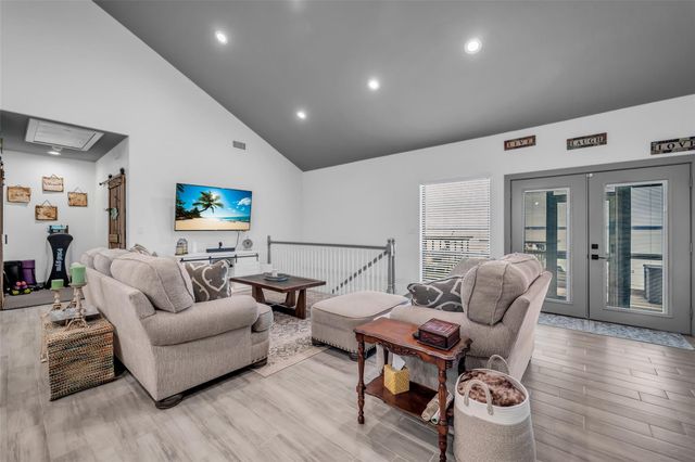 308 Lakeshore S, Onalaska, TX 77360