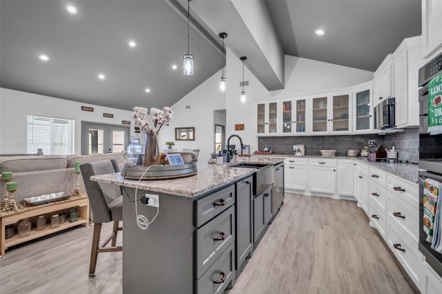 308 Lakeshore S, Onalaska, TX 77360