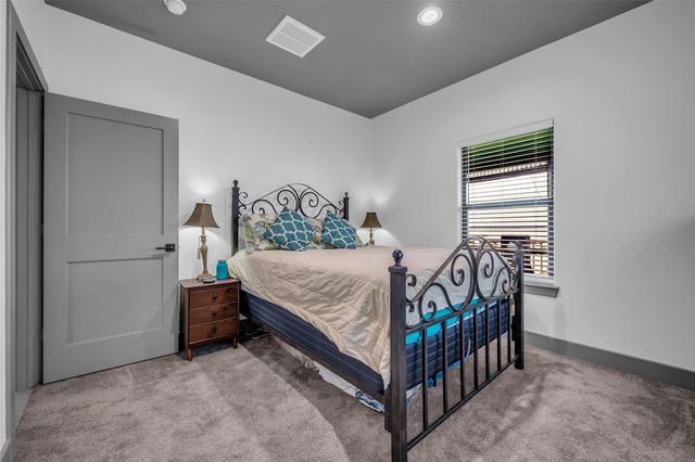 308 Lakeshore S, Onalaska, TX 77360