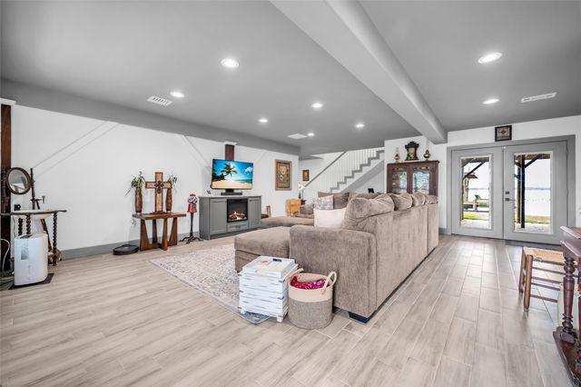 308 Lakeshore S, Onalaska, TX 77360