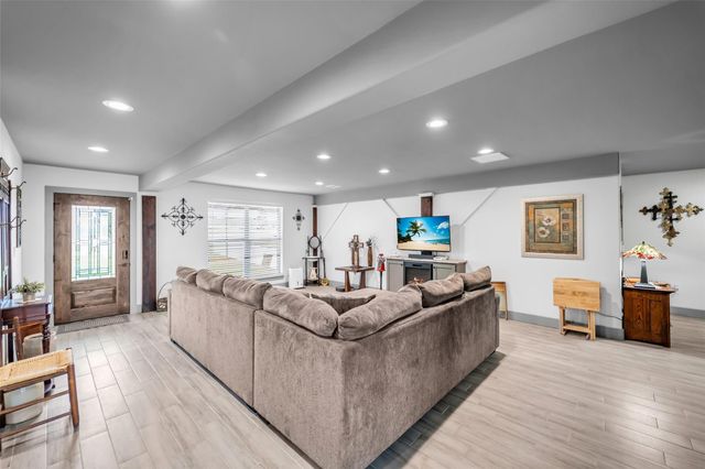 308 Lakeshore S, Onalaska, TX 77360