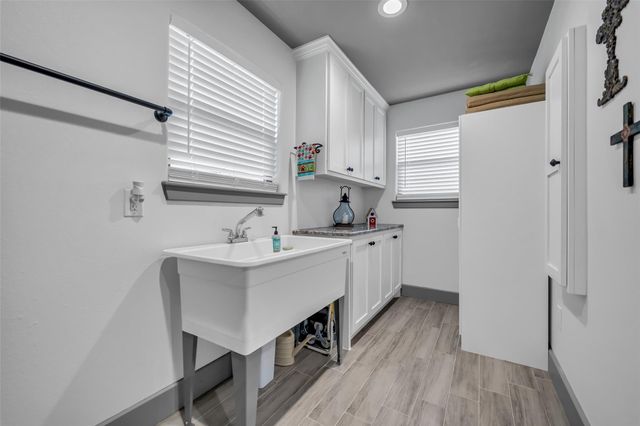 308 Lakeshore S, Onalaska, TX 77360