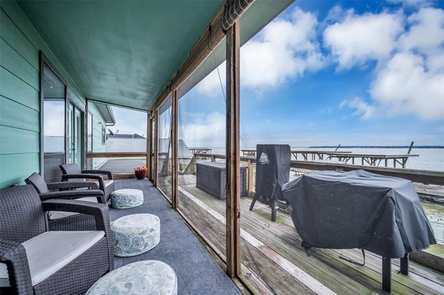 308 Lakeshore S, Onalaska, TX 77360