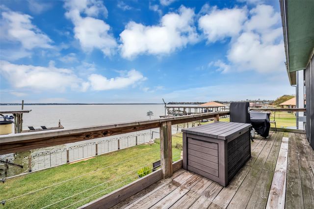 308 Lakeshore S, Onalaska, TX 77360