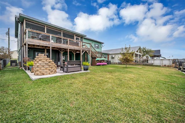 308 Lakeshore S, Onalaska, TX 77360