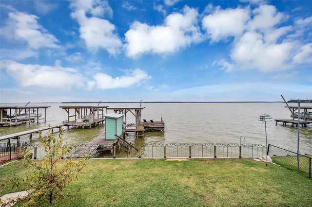 308 Lakeshore S, Onalaska, TX 77360