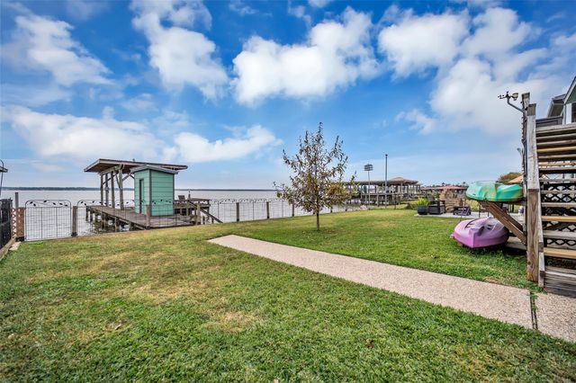 308 Lakeshore S, Onalaska, TX 77360