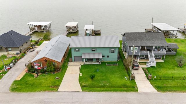 308 Lakeshore S, Onalaska, TX 77360