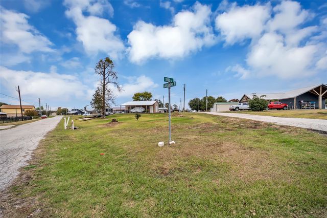 308 Lakeshore S, Onalaska, TX 77360