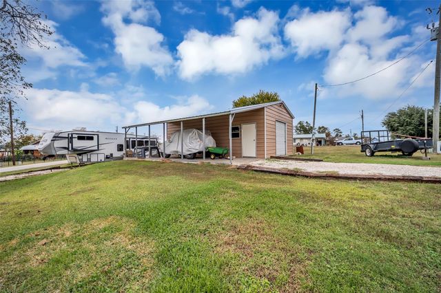 308 Lakeshore S, Onalaska, TX 77360