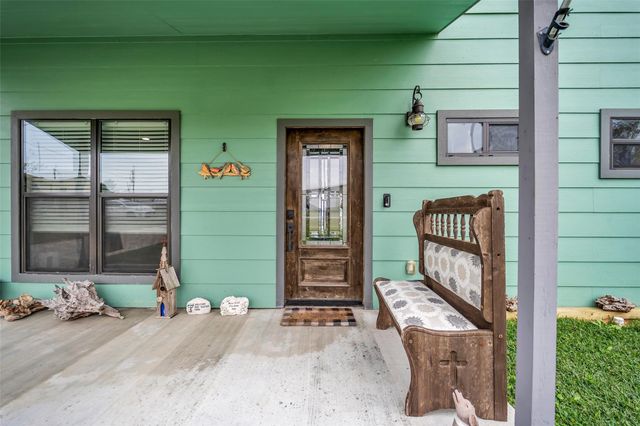 308 Lakeshore S, Onalaska, TX 77360