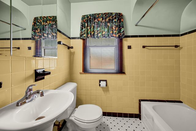 13044 S Muskegon Avenue, Chicago, IL 60633