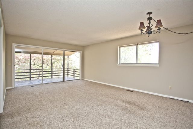 33 Sheneman Drive, Bella Vista, AR 72715