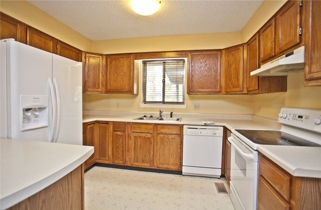 33 Sheneman Drive, Bella Vista, AR 72715