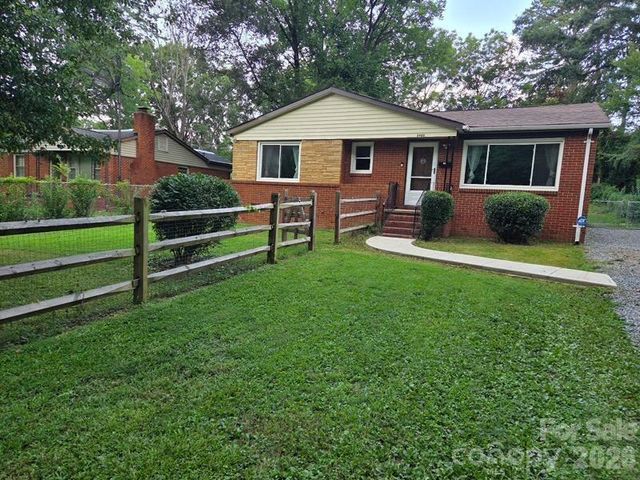 3960 Bristol Drive, Charlotte, NC 28208