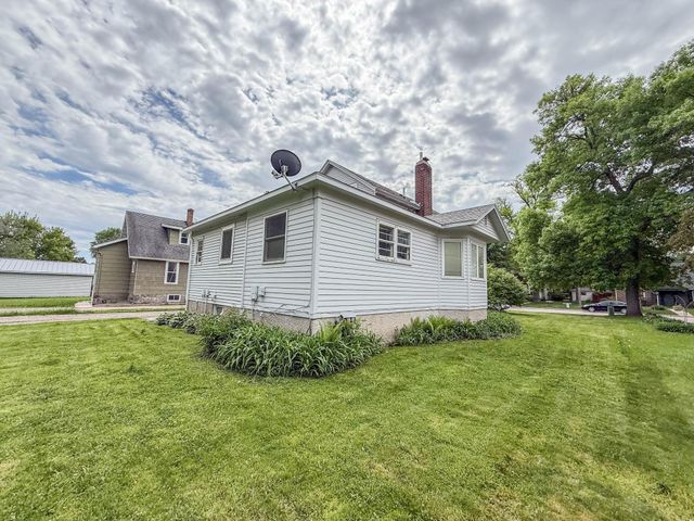 409 9th Street SW, Willmar, MN 56201