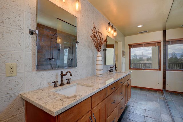 5531 Poblanos Court NW, Albuquerque, NM 87107