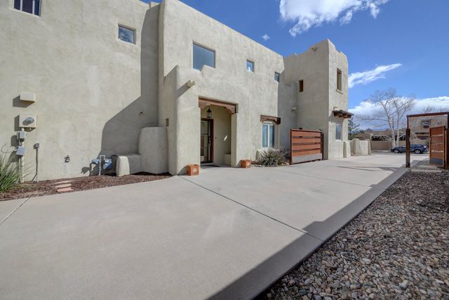 5531 Poblanos Court NW, Albuquerque, NM 87107