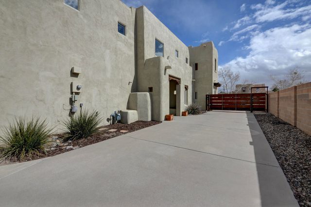 5531 Poblanos Court NW, Albuquerque, NM 87107