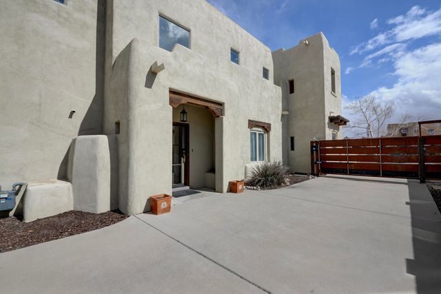 5531 Poblanos Court NW, Albuquerque, NM 87107