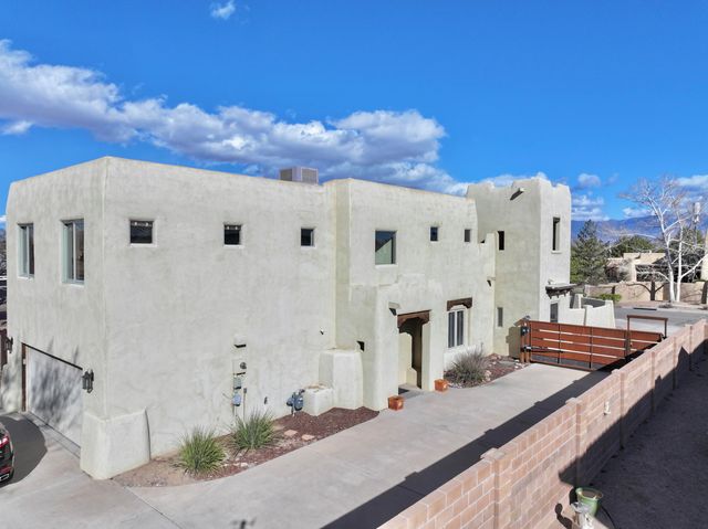5531 Poblanos Court NW, Albuquerque, NM 87107